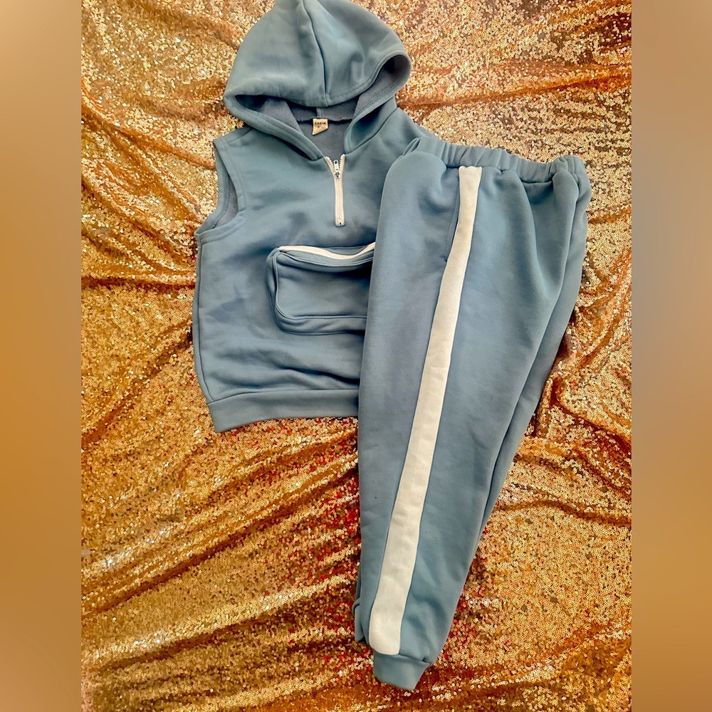 Boys 7Y matching blue and white vest and jogger set